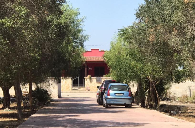 Salta disco smerigliatricesquarciato addome, muore 