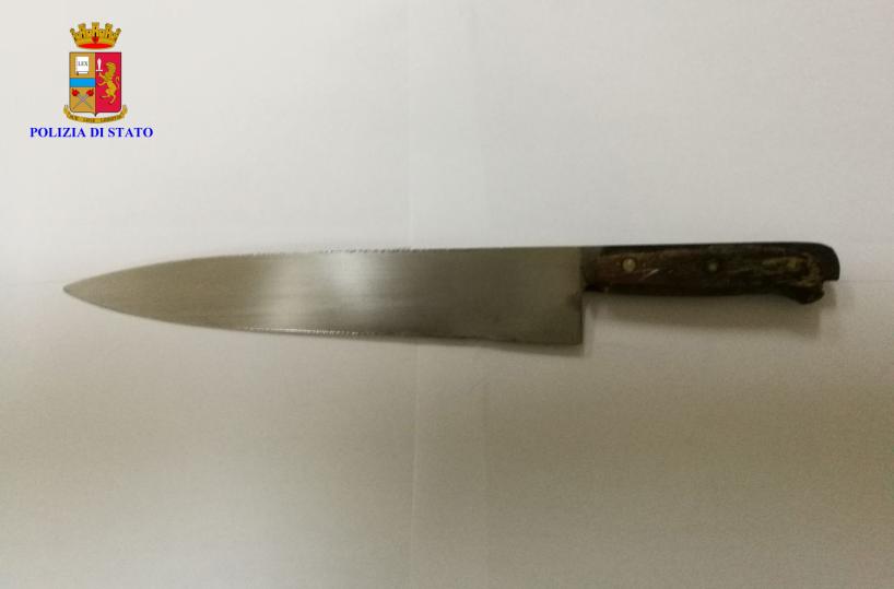 Ostuni, minaccia fruttivendoloe poliziotto: arrestato 38enne