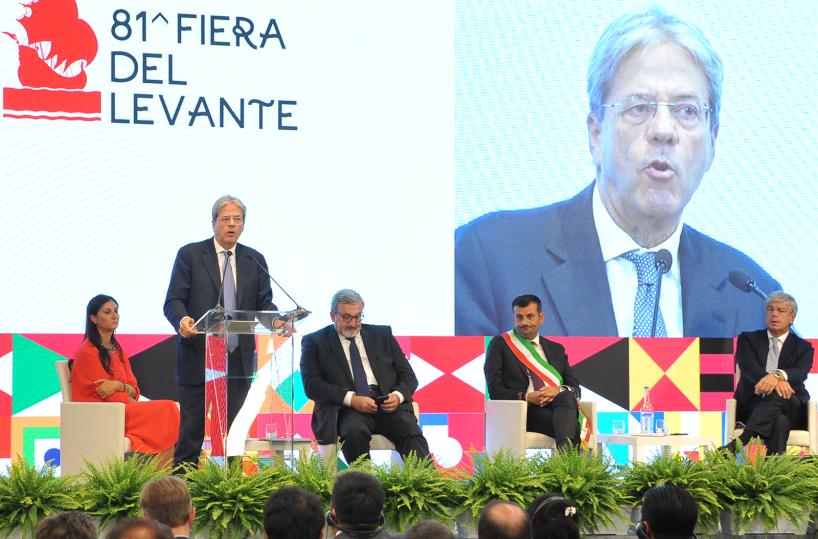 Gentiloni: crescita oltre stimeEmiliano: su trivelle non molliamoDecaro: basta parola emergenza