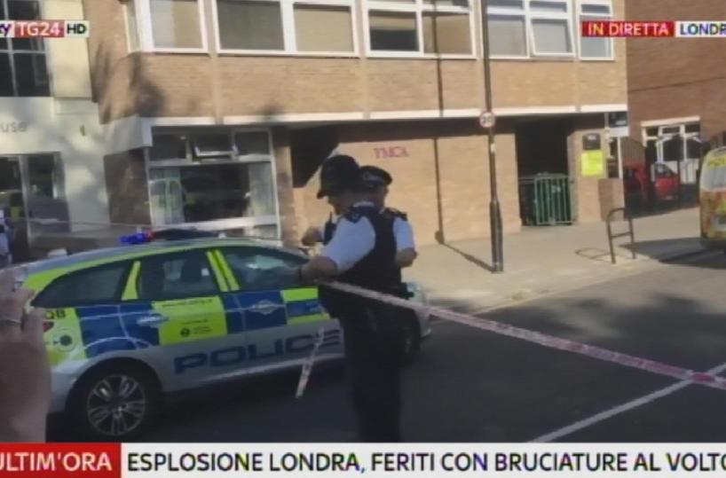 Esplosione in metro a Londra «Una palla di fuoco nel treno»