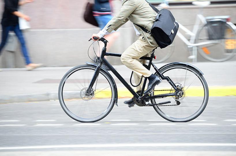 al lavoro in bici