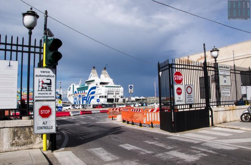 ingresso porto di Bari