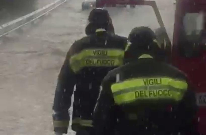 Maltempo in Salento, dopo acquazzone crolla deposito attrezzi a Salve