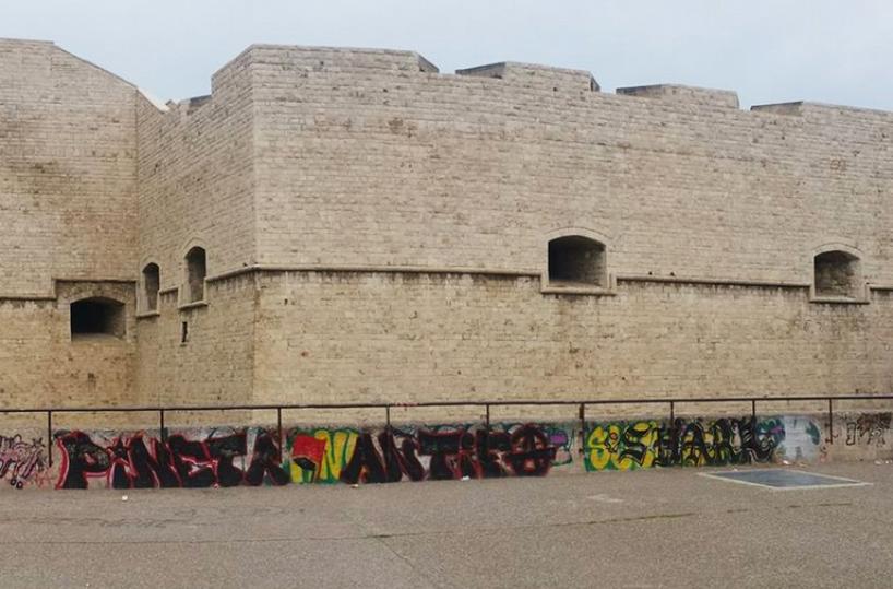 Barletta, i vandali al castello«Via i graffiti, ma l'offesa resta»
