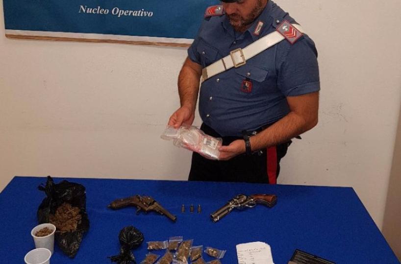 Droga e pistola in casadue arresti a Bari
