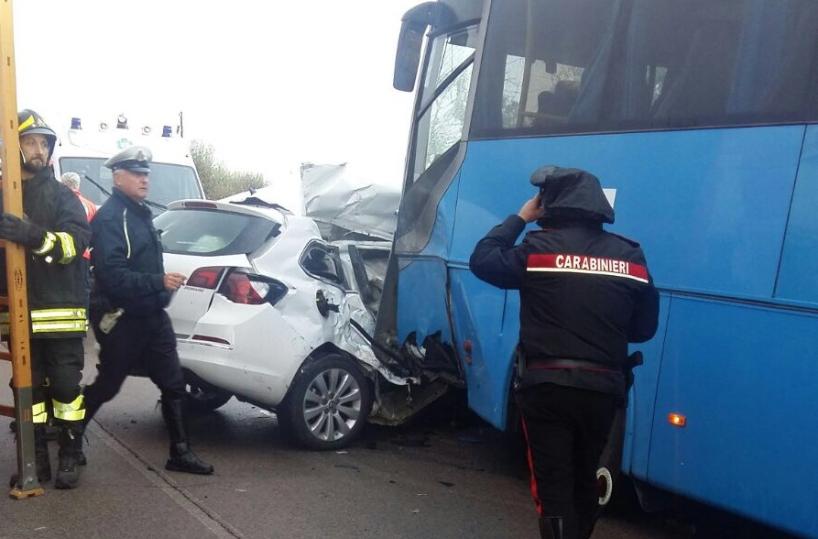 Auto contro un autobus a San Giovanni Rotondo un morto e alcuni feriti