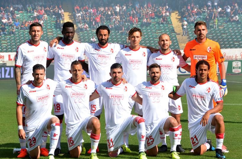 La formazione del Bari calcio che ha sconfitto l'Avellino 2-1 (foto Luca Turi)
