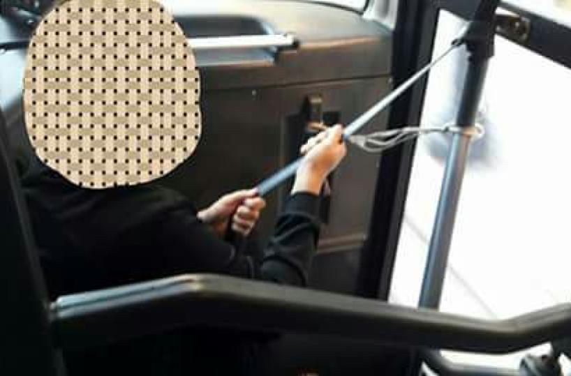 Sud Est, la porta del bus«chiusa» con una cintura