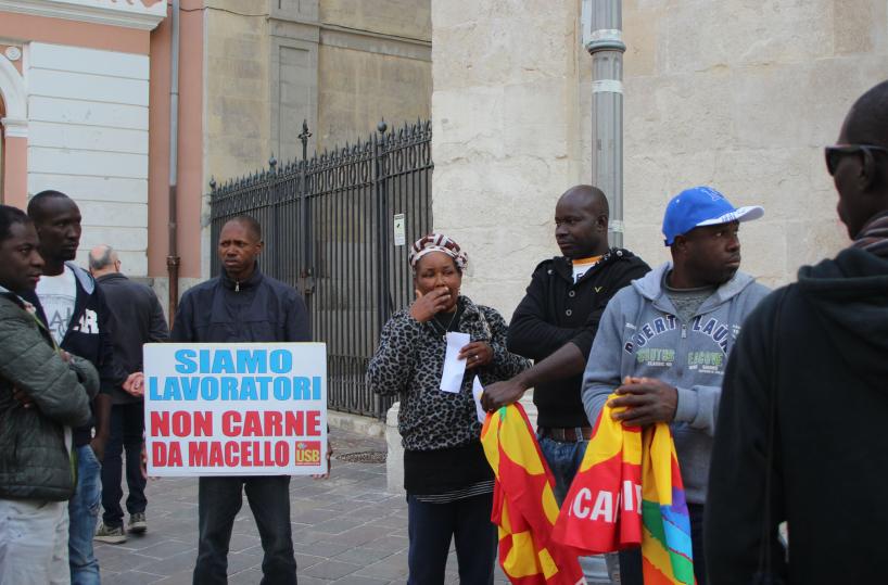 Foggia, 200 migranti occupanopacificamente la Cattedrale