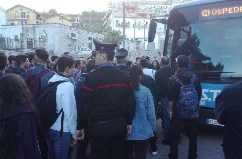 Protestano i pendolari bloccati i bus della Stp