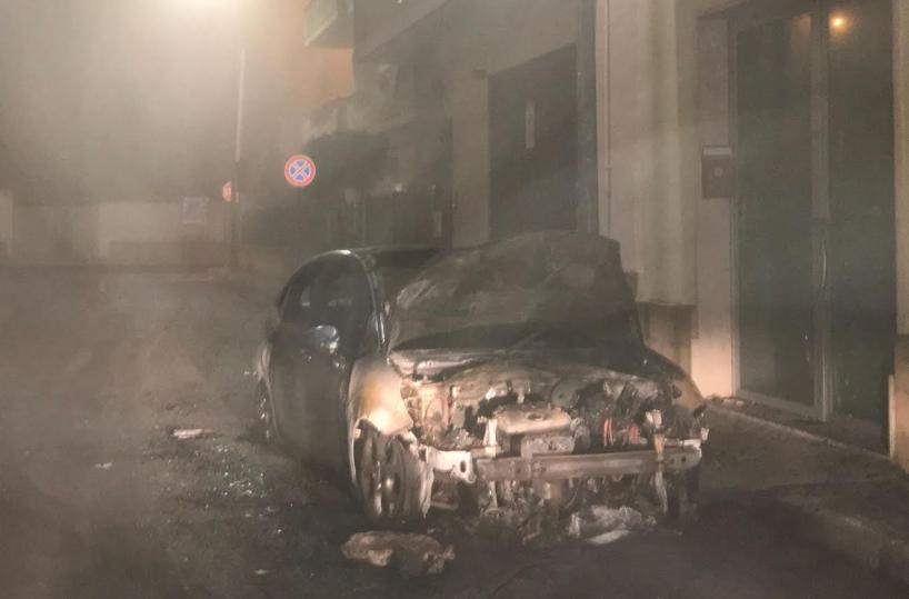 Raid incendiari, nel mirino  avvocato e capo dei vigili