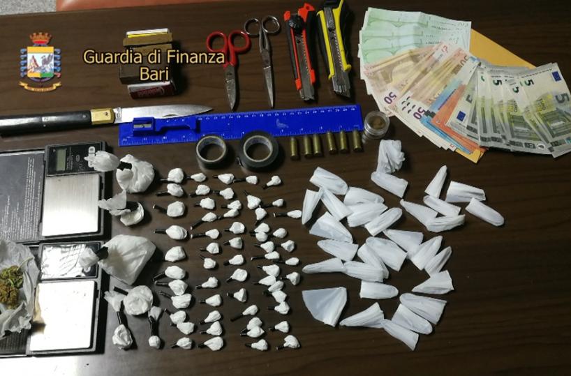Gravina in cella 40ennain garage cocaina e hashish