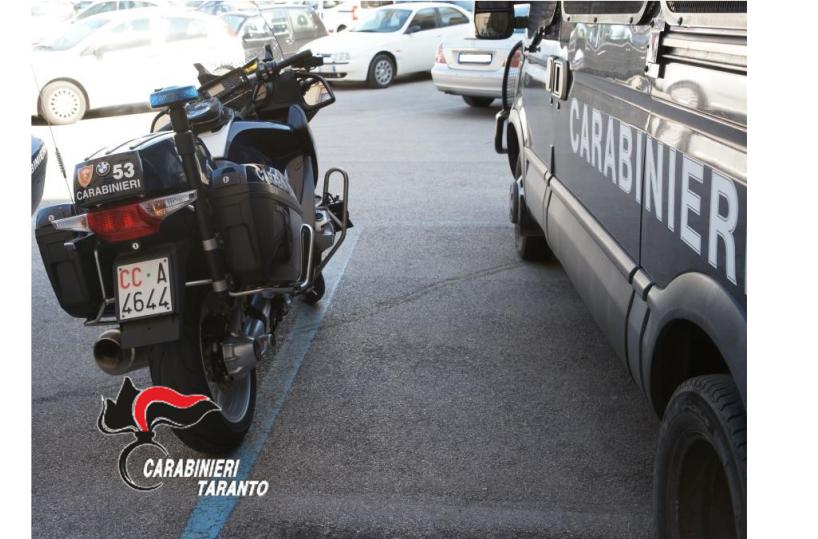 Taranto, pescatore di frodoscappa e sperona Cc: in manette