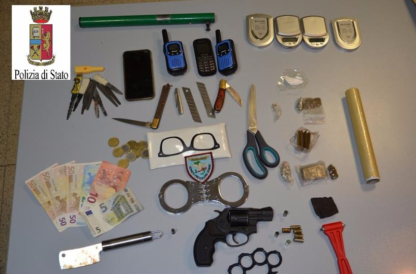 Foggia, senza casco fuggepreso spacciatore 19enne