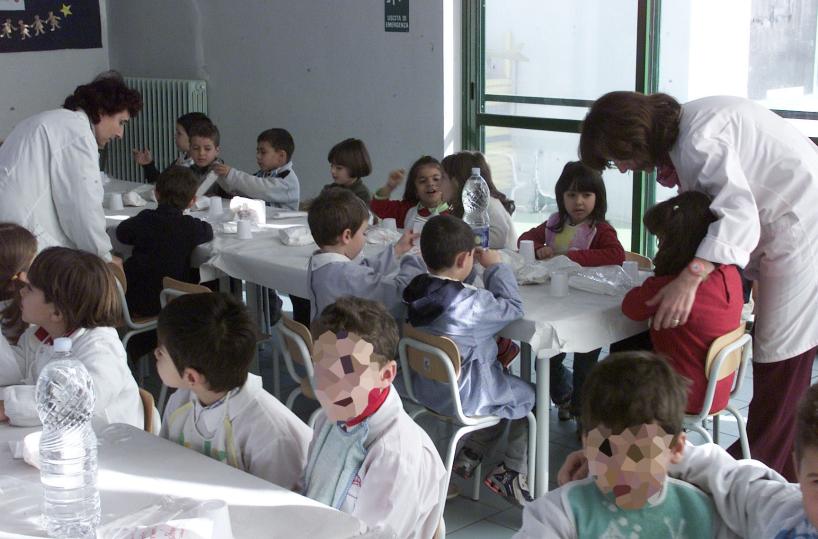Andria, mensa «cancellata»a scuola: scoppia la protesta