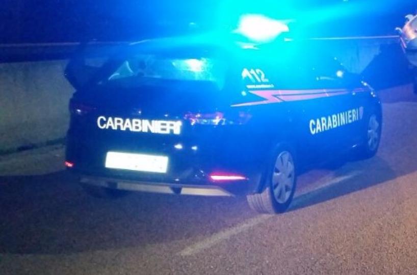 Lecce, ruba auto e gommonee punta pistola a salve contro Cc
