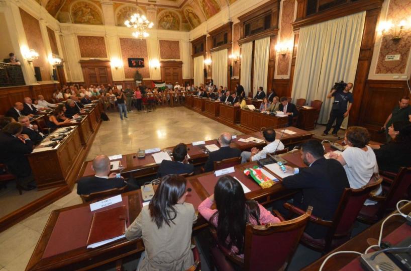 Bari, i consiglieri comunalisono stanchi: 2 sedute al mese