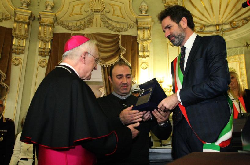 lecce le chiavi della città a mons D'Ambrosio