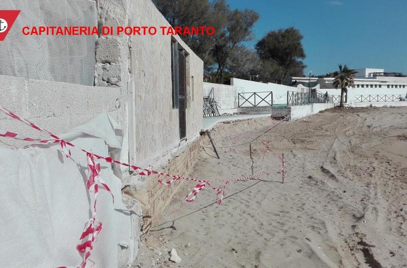 Taranto, demolita ecomostrosulla spiaggia a San Vito