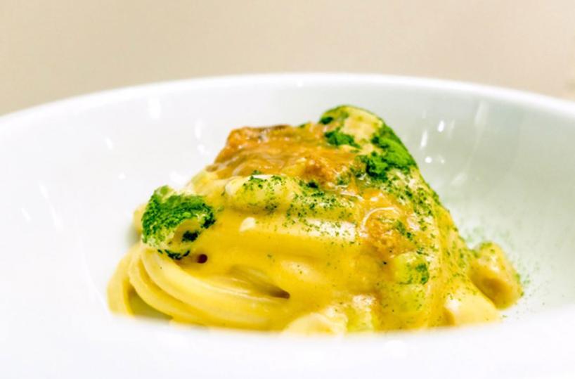 Ricette Puglia - Spaghetto aglio, olio, peperoncino, ricci e calamaretti - A cura dello chef Marco Misceo