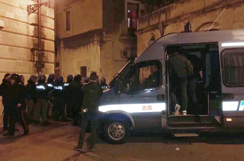 Tap, scontri a Leccetra attivisti e polizia