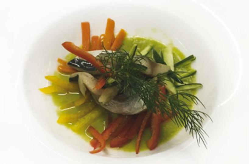 Ricette Puglia - Darna di sgombro su crema di piselli e verdurine - A cura dello chef Domenico Fallacara