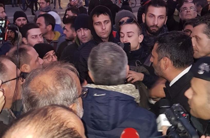Protesta lavoratori Om Carrelli davanti alla ruota panoramica «Vogliamo portare pane a casa»