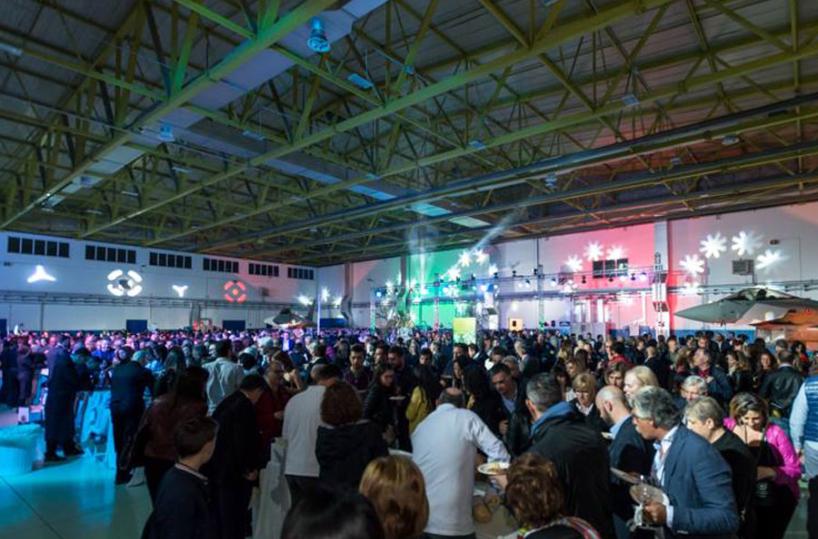 BRINDISI - Si torna nella suggestiva cornice degli hangar