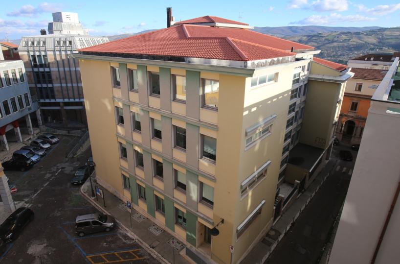 Potenza, fibre d'amiantoevacuati uffici dell'Inps