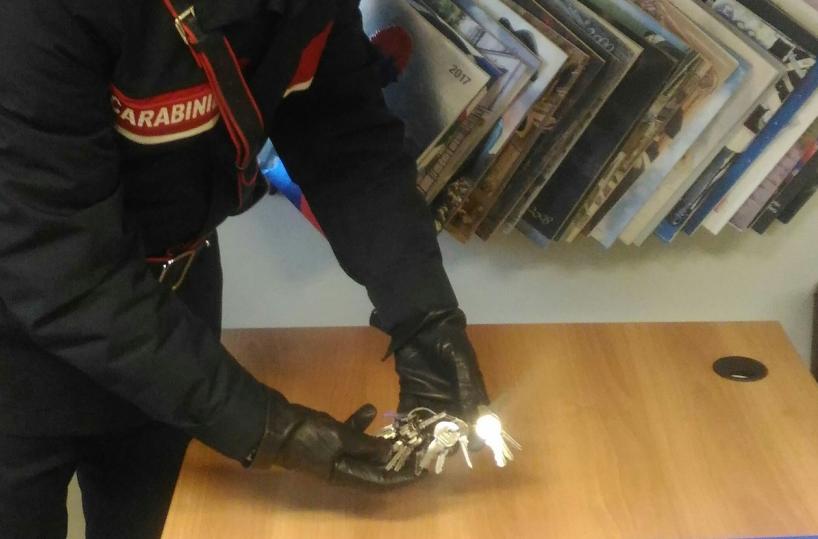 Matera, avevano 20 chiavi false per depredare case