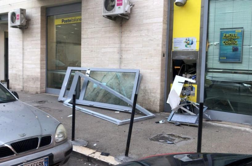Foggia, bomba al bancomatsventrato ufficio postale
