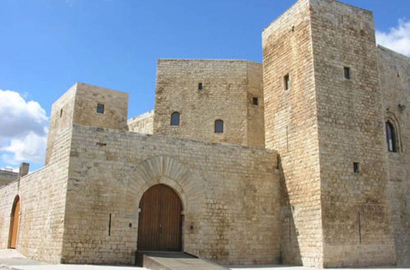 Castello normanno svevo di Sannicandro di Bari in piazza Castello
