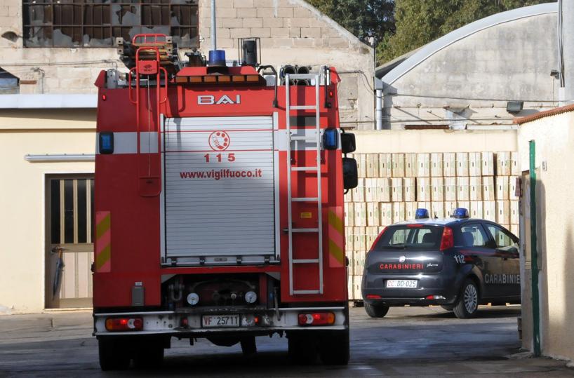 Bari, incendio distruggedeposito azienda agricola