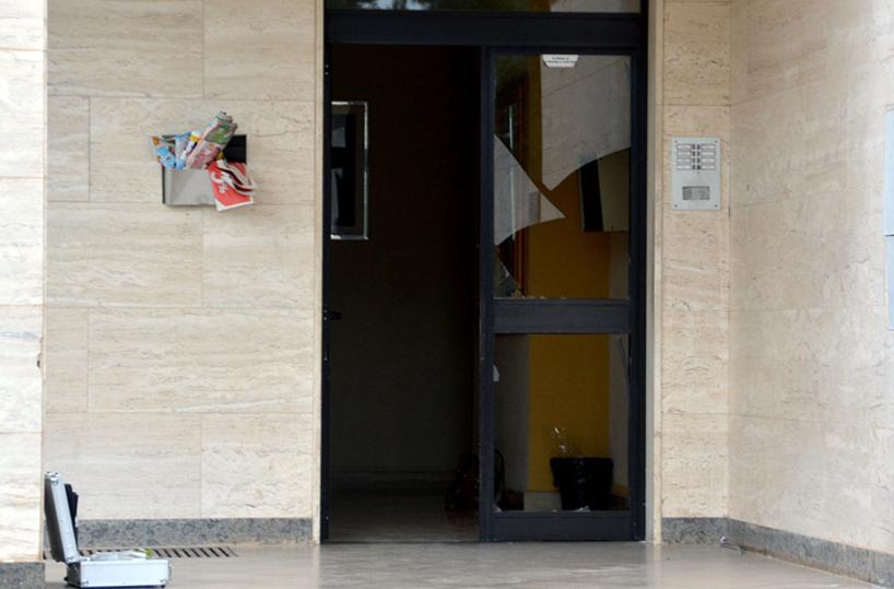 Bari, morta dissanguata mamma 20enne finita contro una vetrata