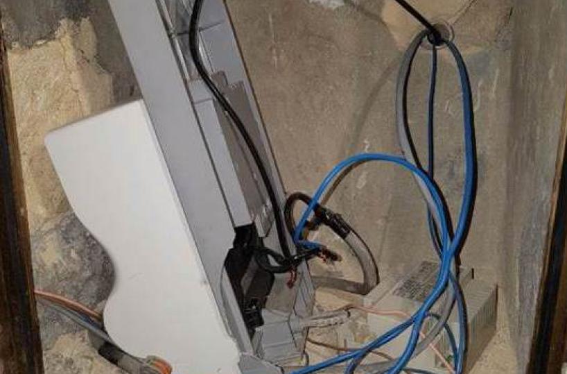 Taurisano, spaccia drogae ruba corrente elettrica