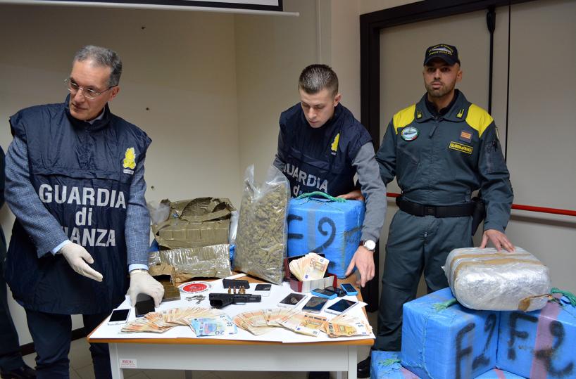 droga trovata da guardia di finanza