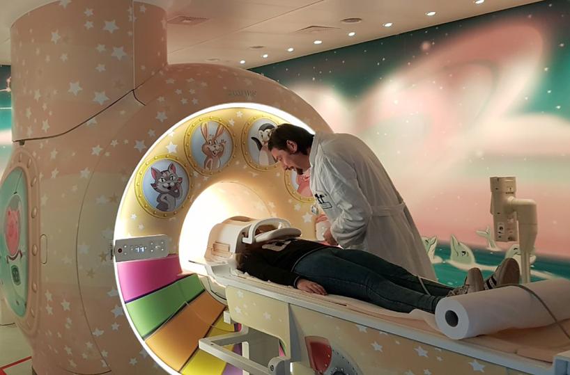 Ospedaletto, colori e fumettiper la nuova risonanza