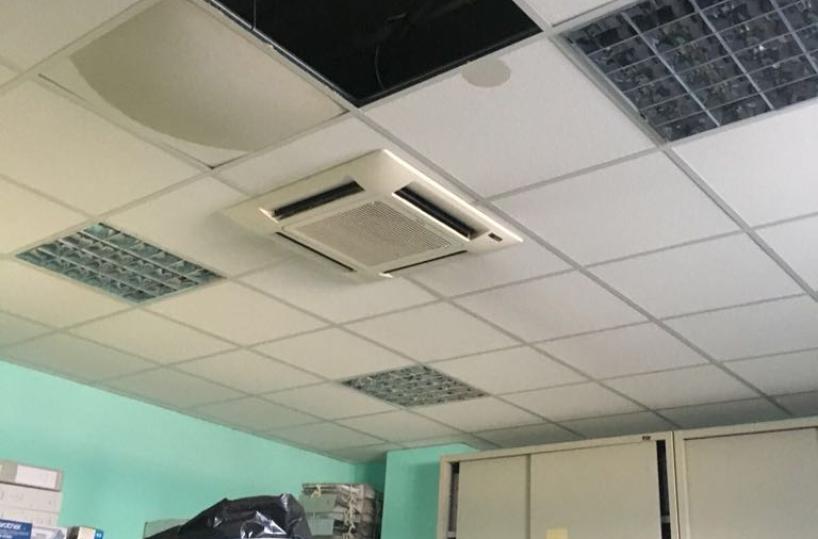 Centro per l'impiego, dopoi lavori (ri)piovono calcinacci