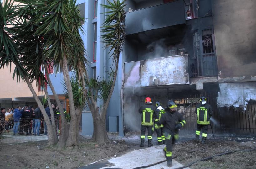 palazzo in fiamma a barletta