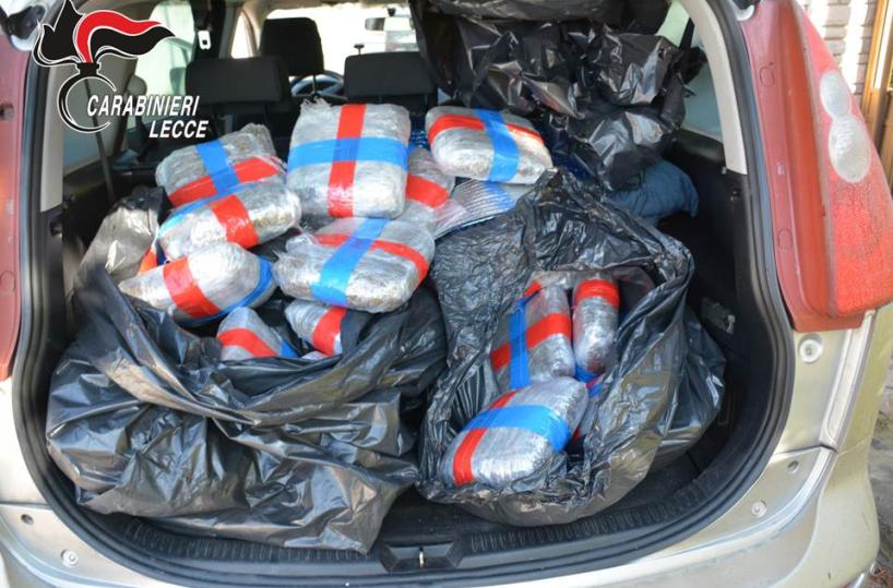 Droga, a Lecce sequestrati250 chili di marijuana: 3 arresti