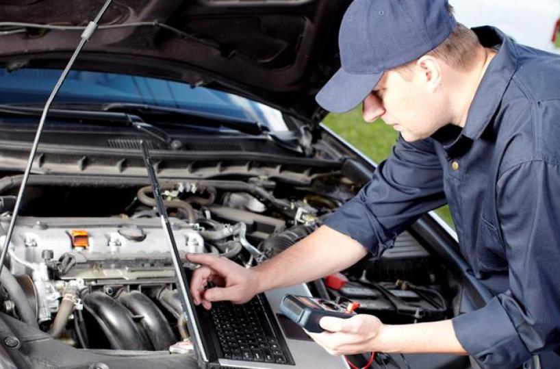 Revisioni auto, in Puglia spesi182 milioni. A Bari il primato