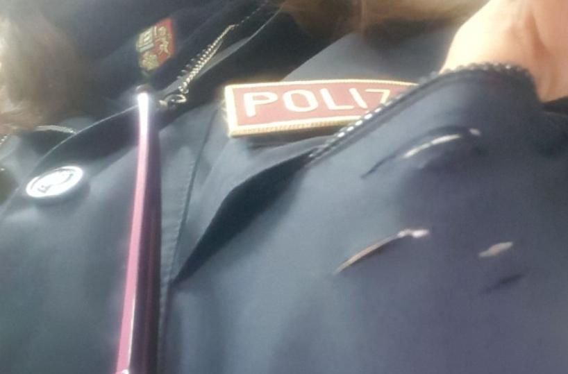 Taranto, accoltella poliziottasalvata dal suo telefonino