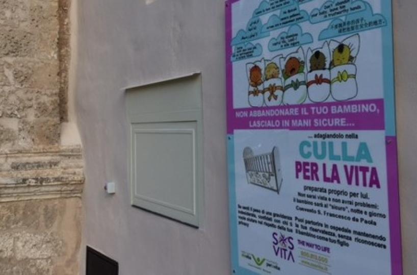 Monopoli, la «ruota» dei Padri francescani accoglie il primo neonato