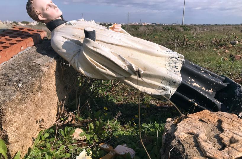 San Luigi abbandonato nelle campagne di Nard&ograve;