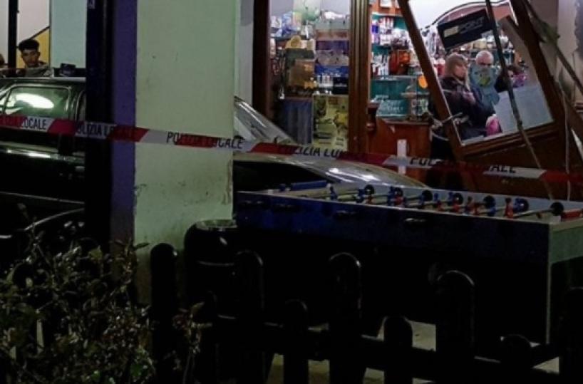 Con l'auto contro vetratadi bar: confermato arresto