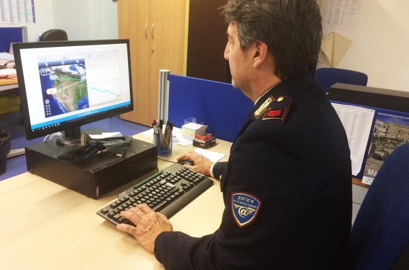 Bari, adescava ragazzine sul webe inviava video porno: arrestato