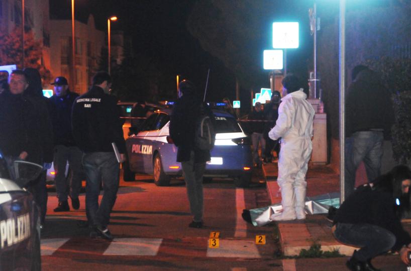Agguato a Bari vecchia gambizzato un incensurato
