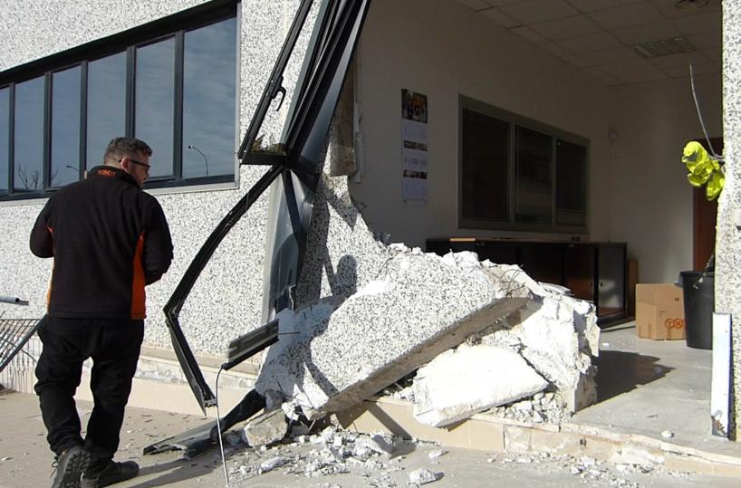 Commando assalta sede corriere della «Tnt» di Foggia