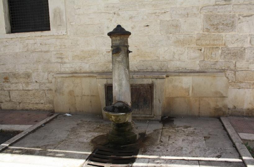 fontana pubblica