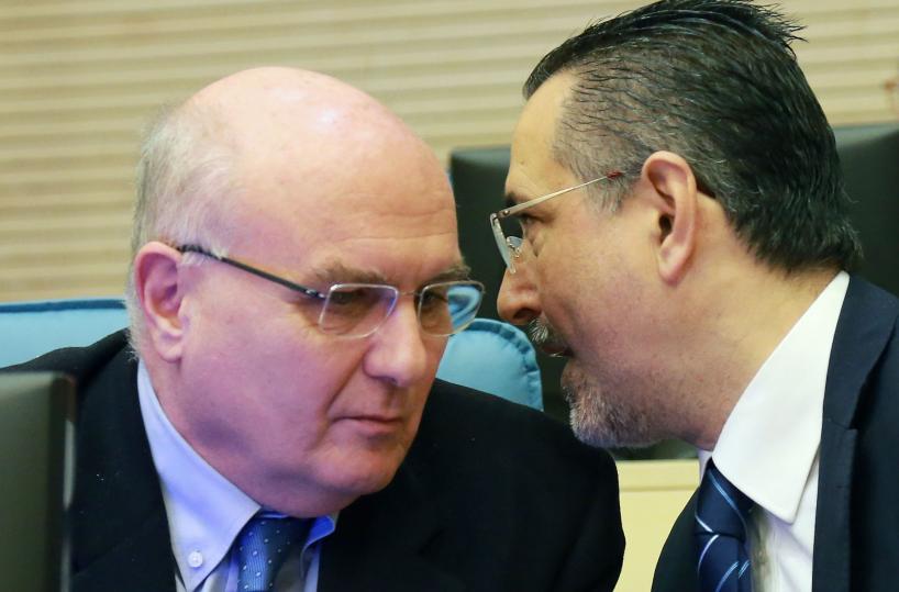 Pd fuori dalla maggioranzama il sindaco De Luca «è salvo»
